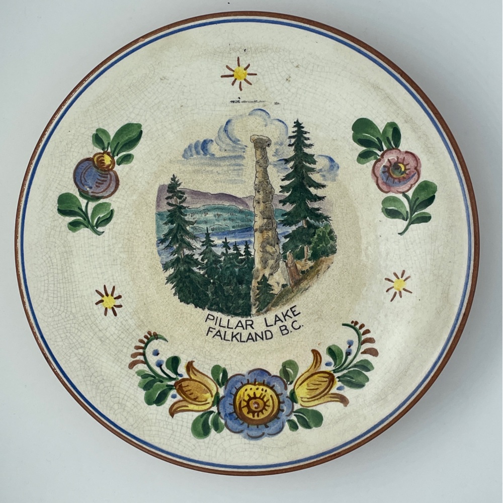 Vintage decorative plate Pillar Lake Falkland B.C. Has hanger on back.